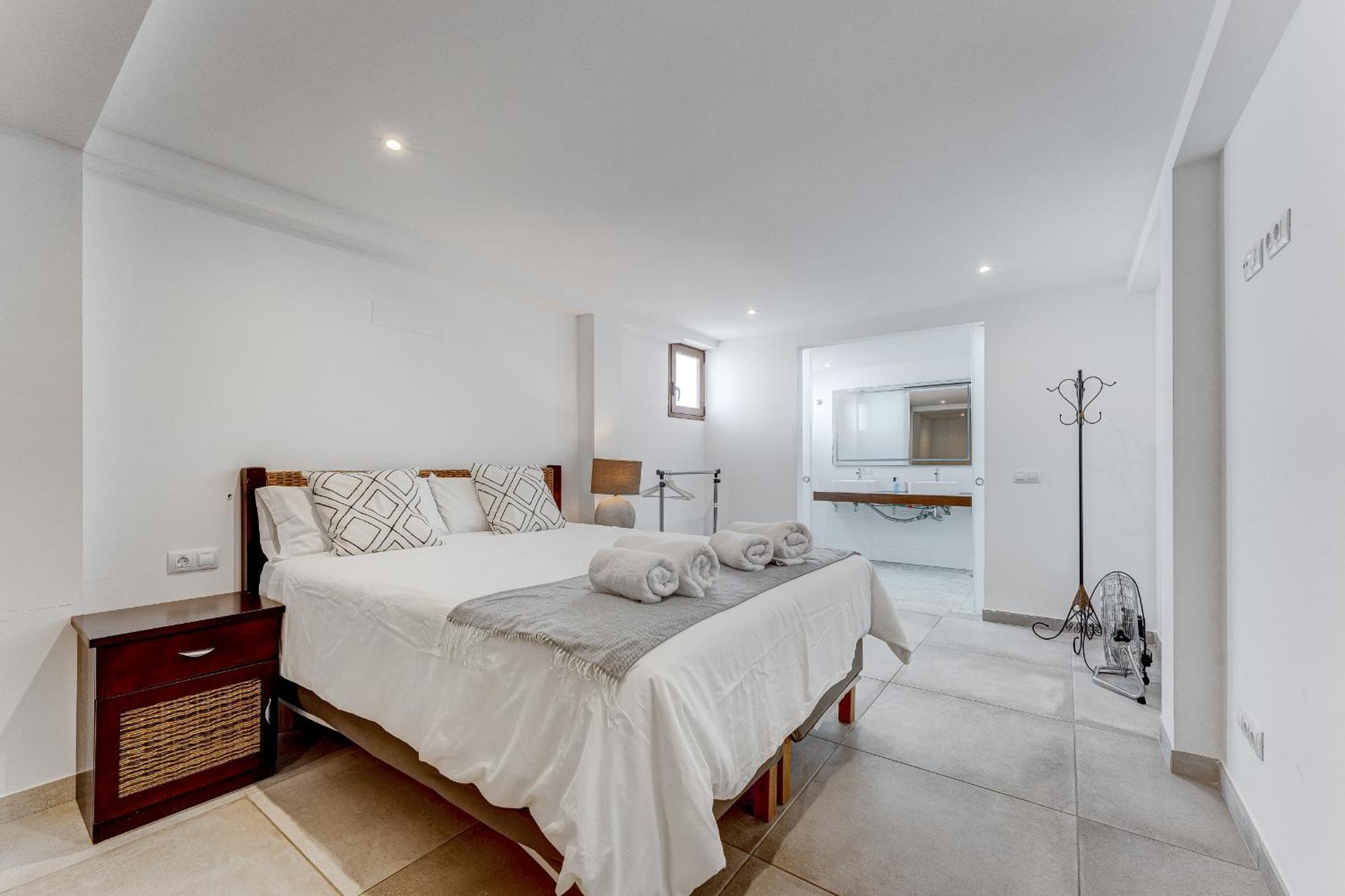 Fabulous Contemporary 5 Bedroom Villa With Private Heated Pool, Sleeps Max 13 卡亚俄萨尔瓦赫 外观 照片
