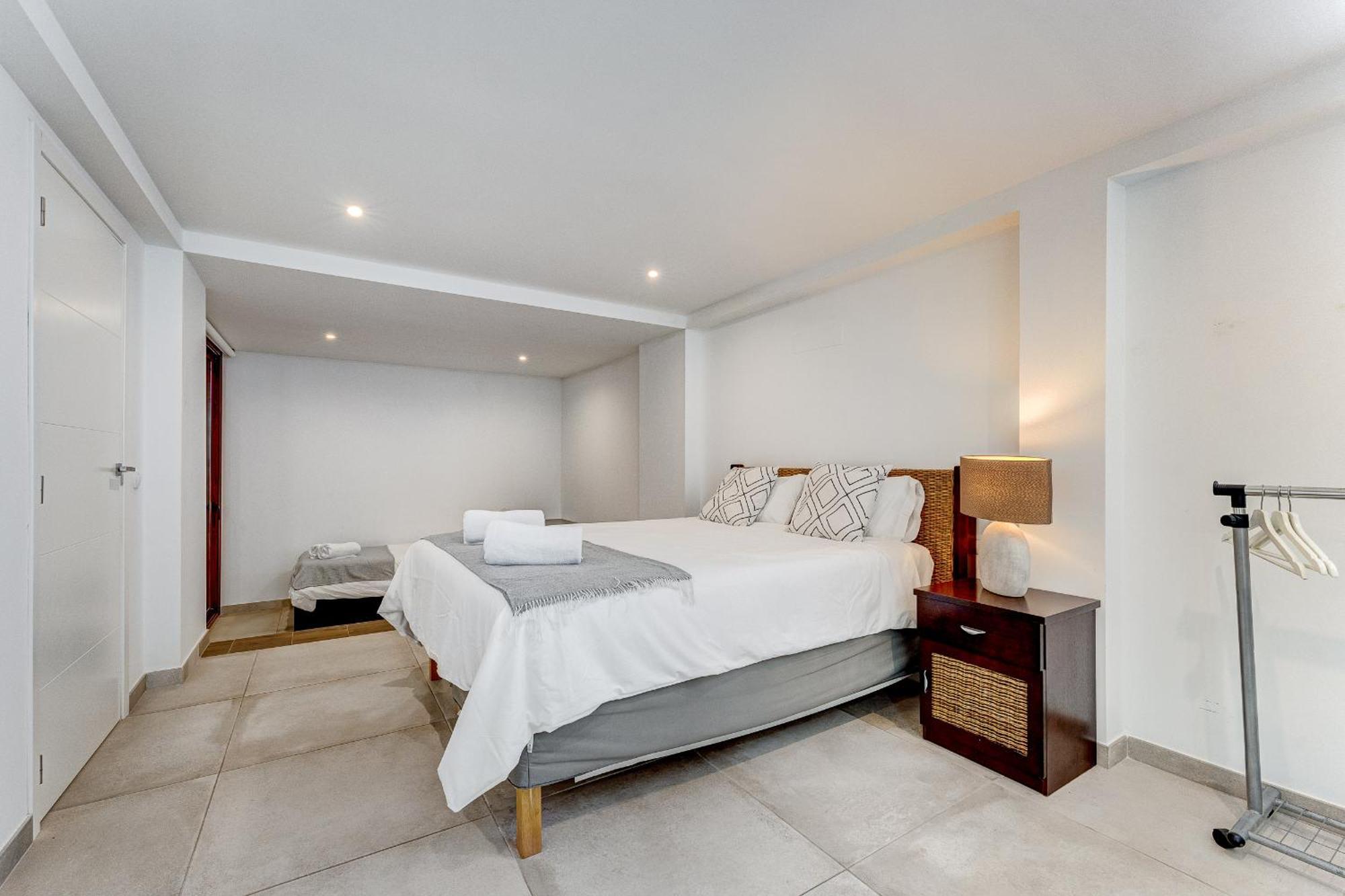 Fabulous Contemporary 5 Bedroom Villa With Private Heated Pool, Sleeps Max 13 卡亚俄萨尔瓦赫 外观 照片