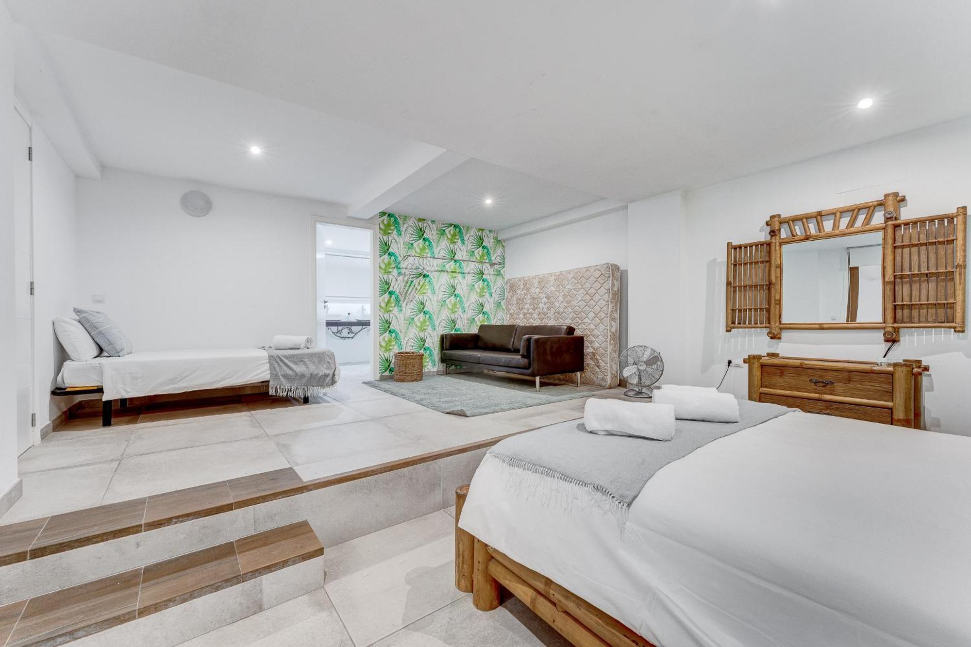 Fabulous Contemporary 5 Bedroom Villa With Private Heated Pool, Sleeps Max 13 卡亚俄萨尔瓦赫 外观 照片