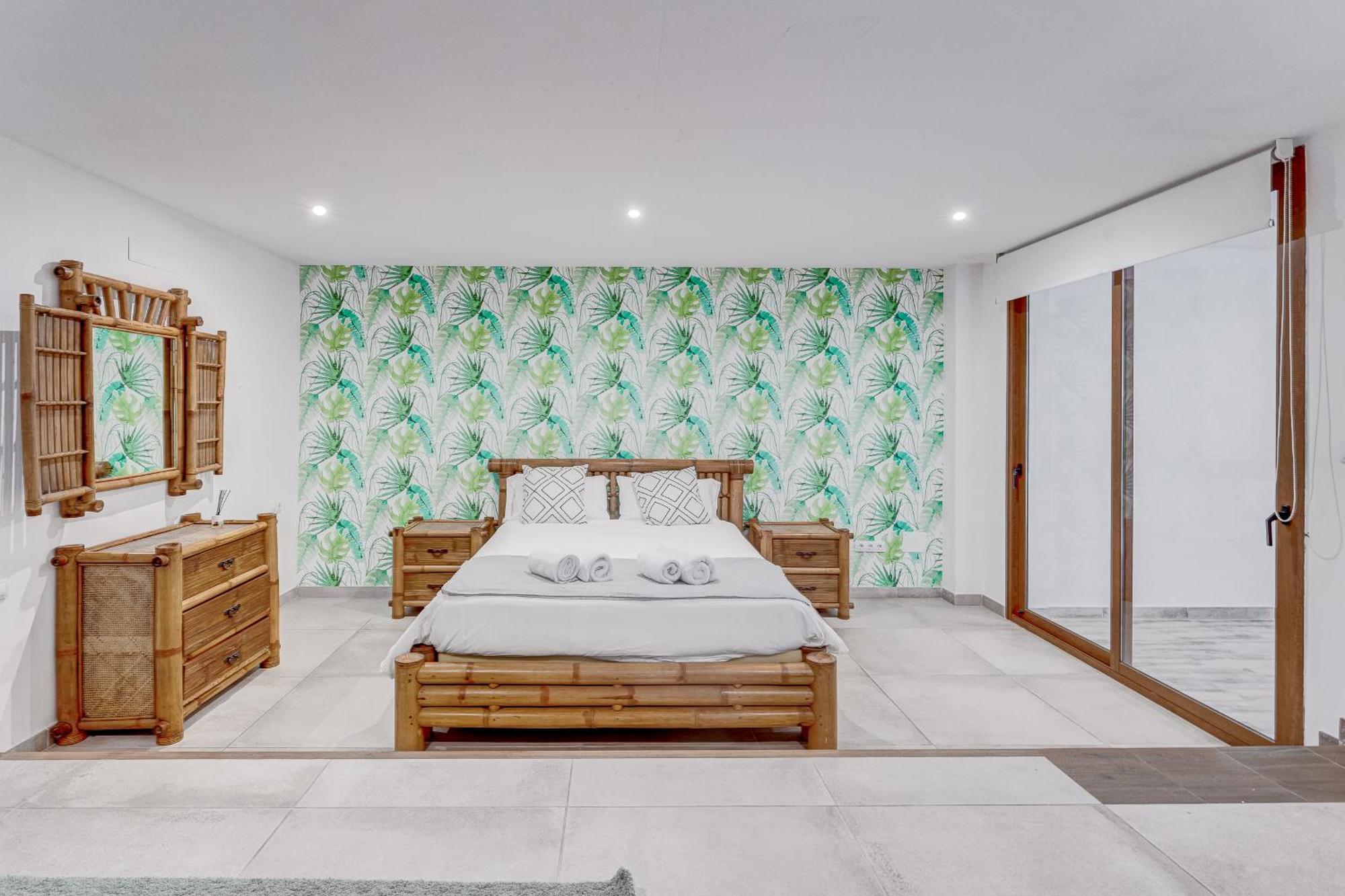 Fabulous Contemporary 5 Bedroom Villa With Private Heated Pool, Sleeps Max 13 卡亚俄萨尔瓦赫 外观 照片