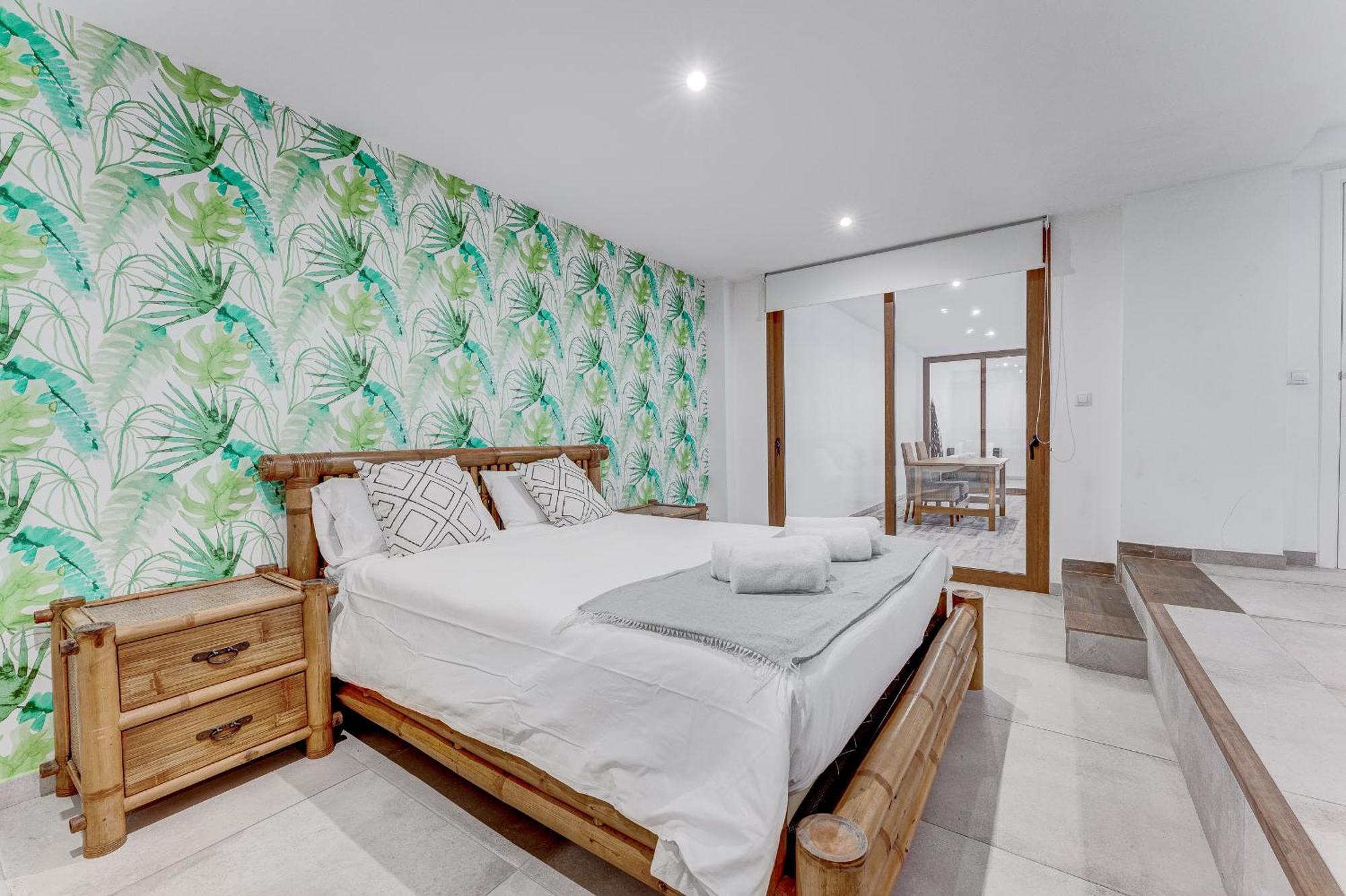 Fabulous Contemporary 5 Bedroom Villa With Private Heated Pool, Sleeps Max 13 卡亚俄萨尔瓦赫 外观 照片