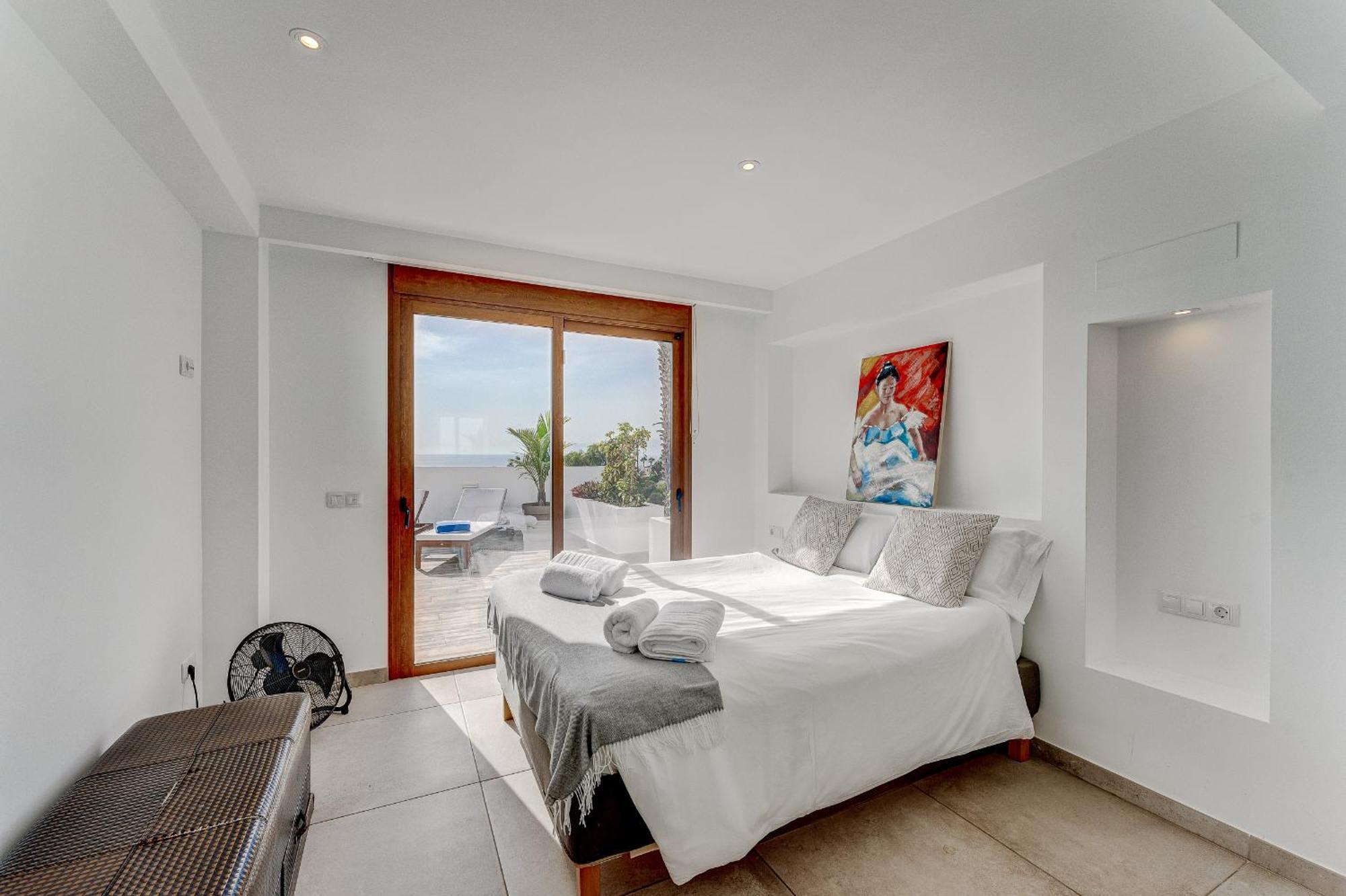Fabulous Contemporary 5 Bedroom Villa With Private Heated Pool, Sleeps Max 13 卡亚俄萨尔瓦赫 外观 照片