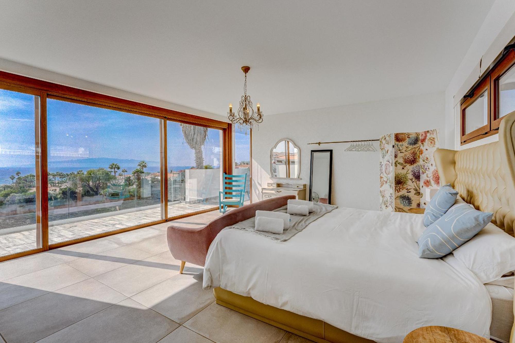 Fabulous Contemporary 5 Bedroom Villa With Private Heated Pool, Sleeps Max 13 卡亚俄萨尔瓦赫 外观 照片