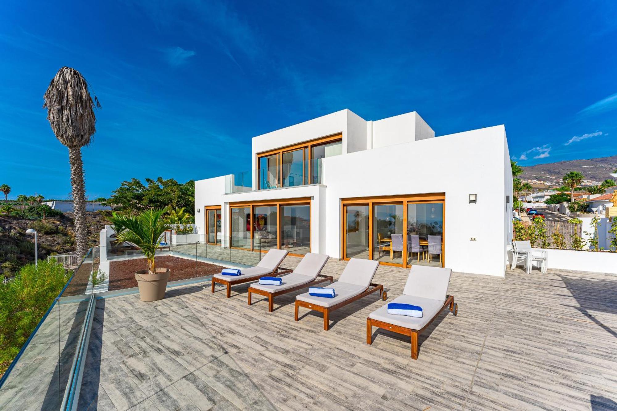 Fabulous Contemporary 5 Bedroom Villa With Private Heated Pool, Sleeps Max 13 卡亚俄萨尔瓦赫 外观 照片
